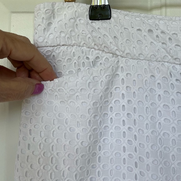 •Talbots• White Eyelet Bermuda Shorts - Size 10P - Picture 3 of 8